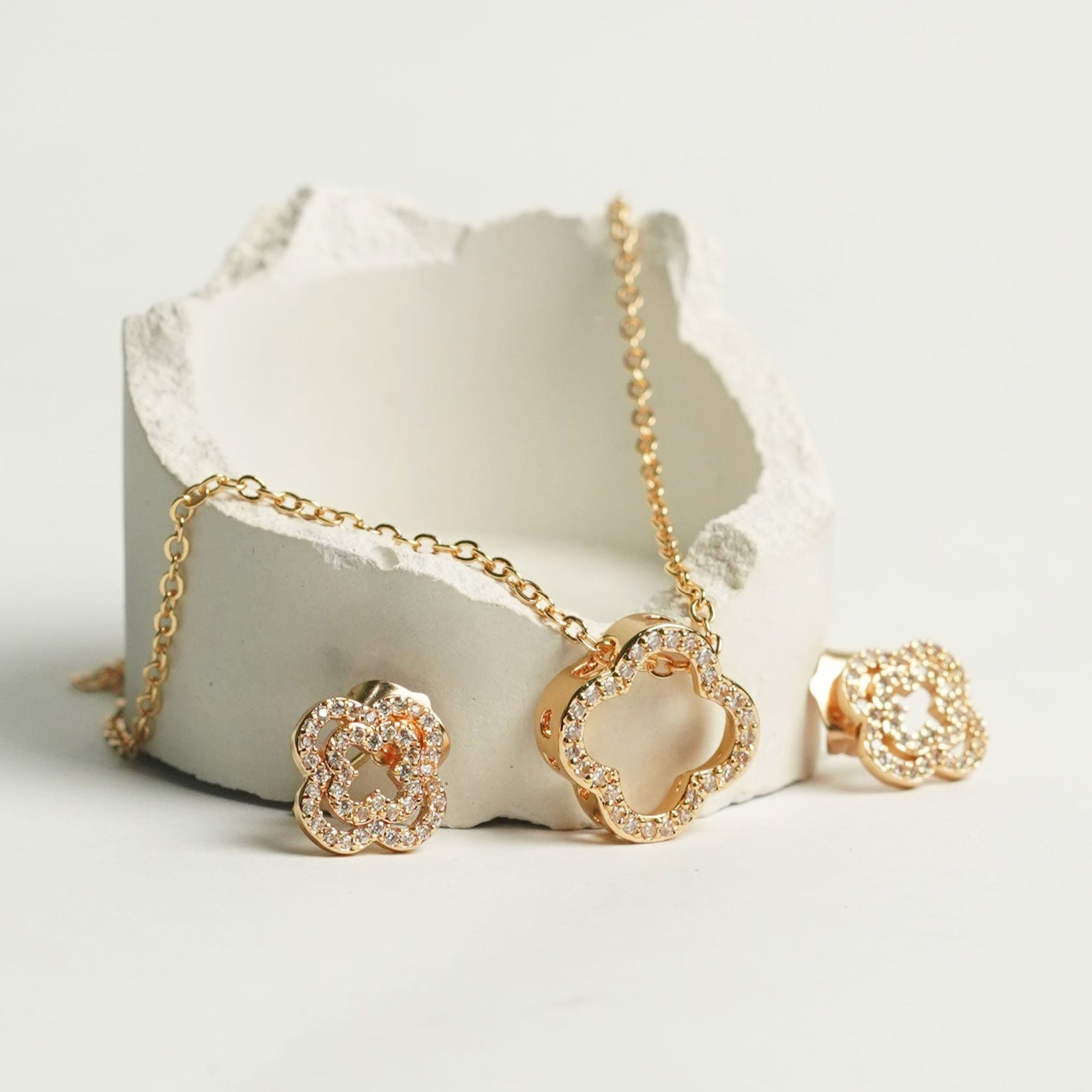 Necklace and earing set