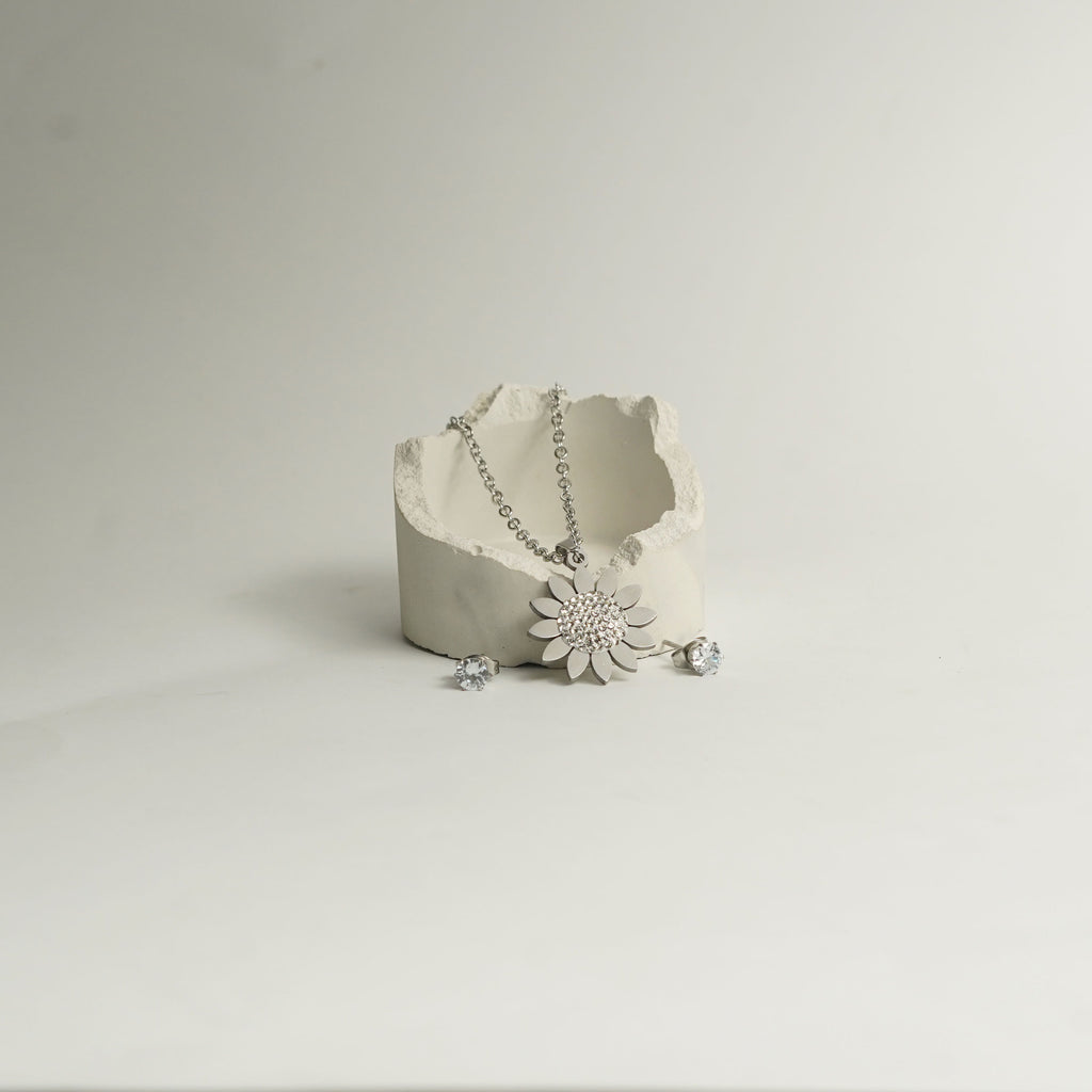 Stainless Steel Sunflower Necklace Set with Stud Earrings