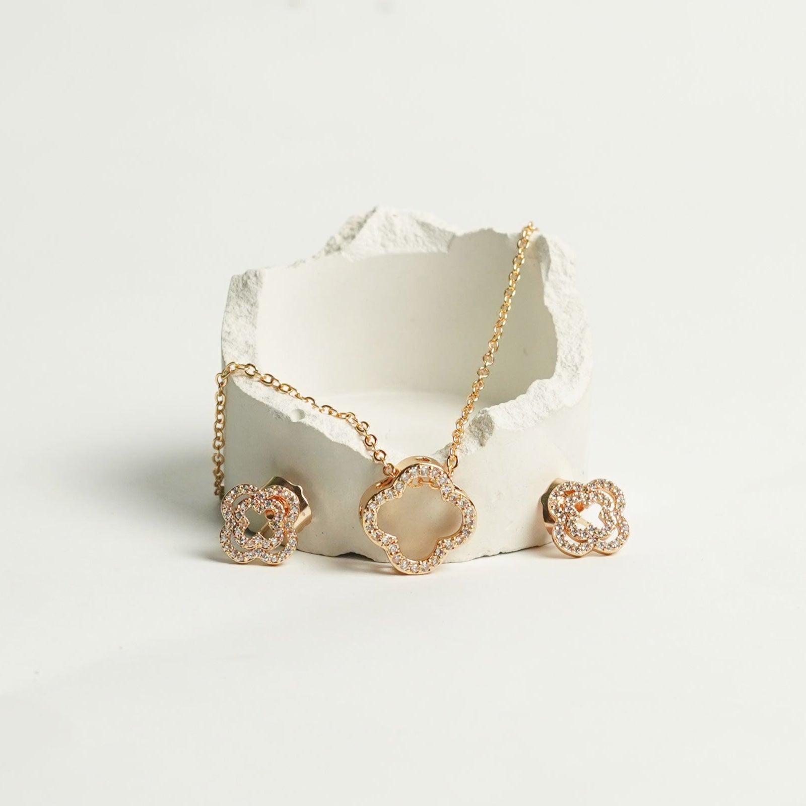 Clover outlined necklace and earring Set